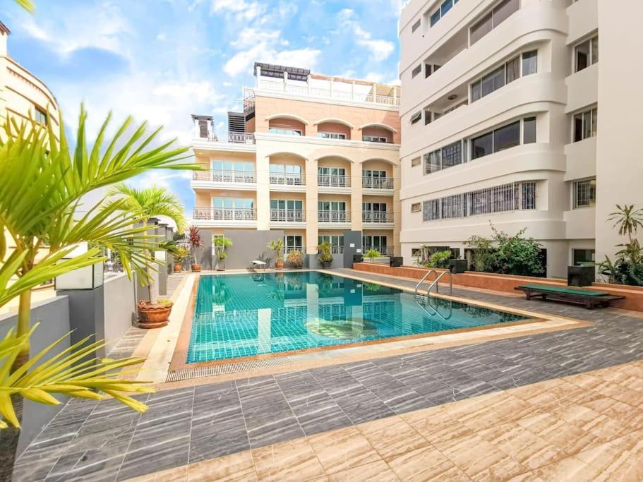 Luxury Beach Studio 9B Apartment Pattaya Exterior photo